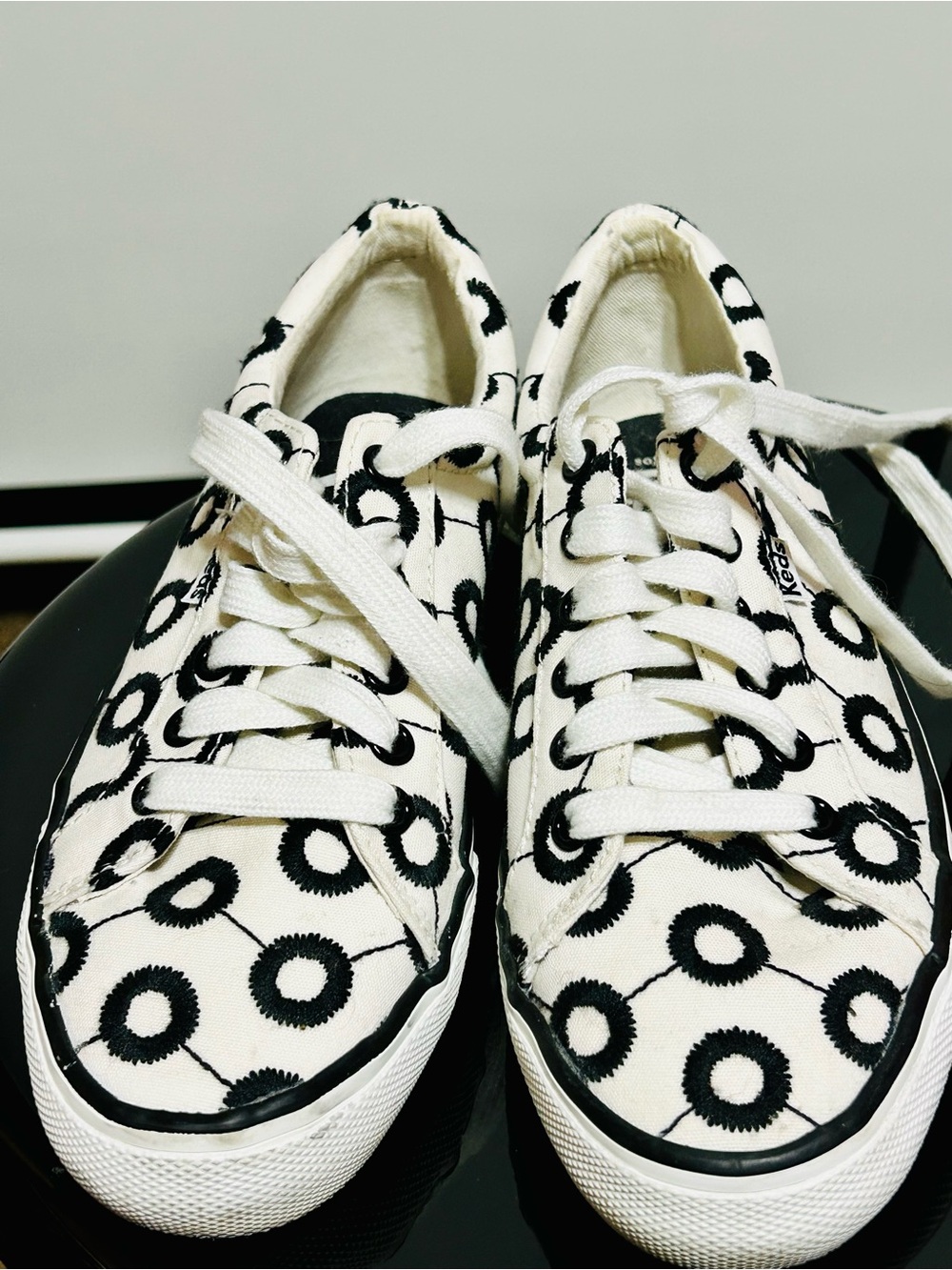 Black & White embroidered Floral Circle Canvas Sneakers